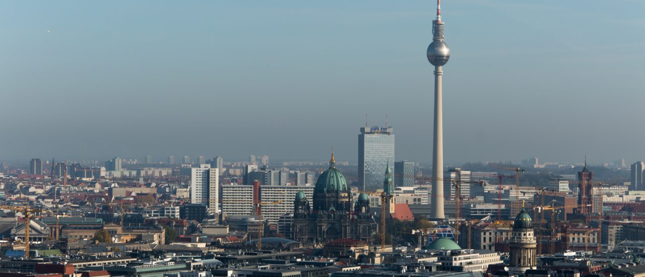 Kann Berlin zukünftig durch regionale Lebensmittel quasi autark werden? Jein, sagen die Forscher. Foto: Berlin Skyline TV toren | CC BY 2.0 | Rob Dammers / flickr.com