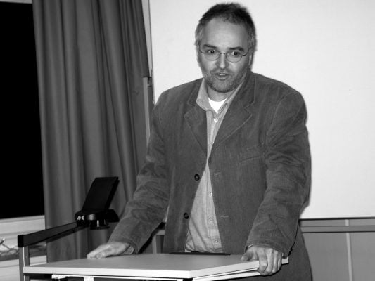 Prof. Dr. Harald Ansen - ist Professor für Soziale Arbeit an der Hamburger Hochschule für Angewandte Wissenschaften.