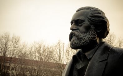 Kann der Trierer Karl Marx mit der Chemnitzer Büste mithalten? Foto: Marx in Winter | CC BY 2.0 | fhwrdh / flickr.com