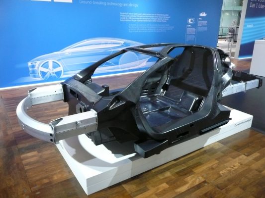 Volkswagen XL1: Karosserie in der gläsernen Manufaktur - Prototyp eines 1-Liter-Autos. Foto: Rainerhaufe | wikimedia