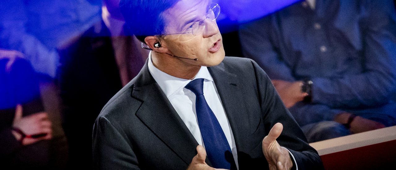 Der niederländische Premierminister Mark Rutte von der VVD hat gute Chancen, noch einmal gewählt zu werden. Foto: Remko de Waal | AFP