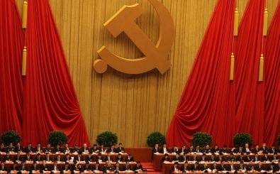Jedes Jahr tagt der Nationale Volkskongress mit seinen gut 3.000 Delegierten in China. Doch bisher ist noch nie ein Gesetz oder Antrag im Volkskongress gescheitert. Foto: Public Domain | Dong Fang / wikipedia.org