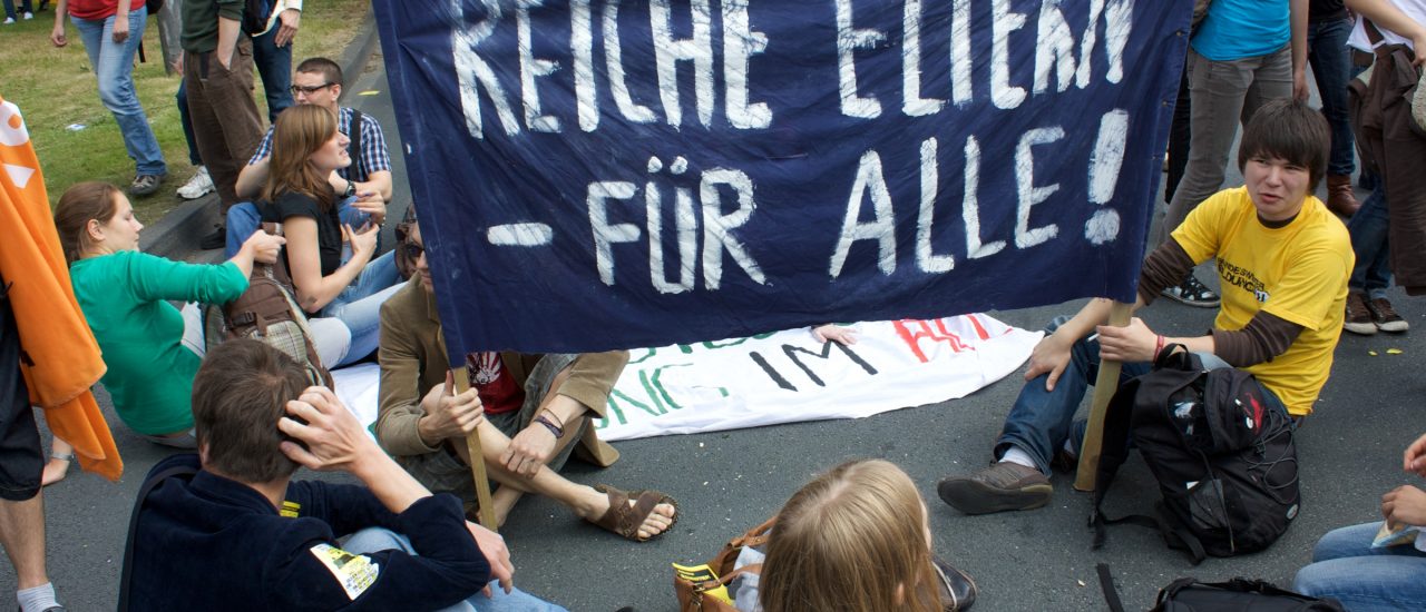Studenten demonstrieren in Münster für ein bezahlbares Studium – denn das ist heute nicht mehr selbstverständlich. Foto: CC BY-SA 2.0 | Benjamin Claverie / flickr.com