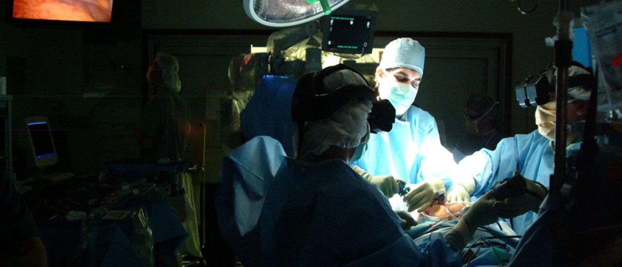 Eine Operation ohne Skalpell? Fokussierter Ultraschall macht es möglich. Foto: Surgery |  CC BY 2.0 | Army Medicine / flickr.com