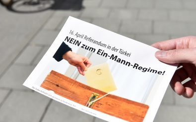 Für die Hayir- oder auf deutsch Nein-Kampagne sind viele Flyer verteilt worden. Foto: Christof Stache | AFP