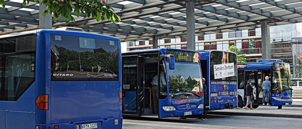 In Kaufbeuren fahren jedes Jahr etwa 3,7 Millionen Fahrgäste mit dem Bus. Foto: 06 | 26 | 46/ Credits: CC BY 2.0 | luzifair / flickr
