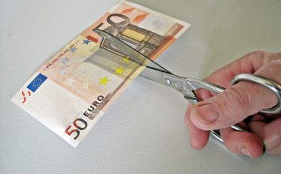 Fälscher sollen es durch die neue Serie Fünfzigeuroscheine schwerer haben. Foto: 50 Euro Note Cut | CC BY 2.0 | Images Money / flickr.com