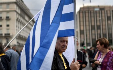 In Athen demonstrierten in den letzten Tagen tausende Menschen gegen die neuen Sparauflagen. Foto: 