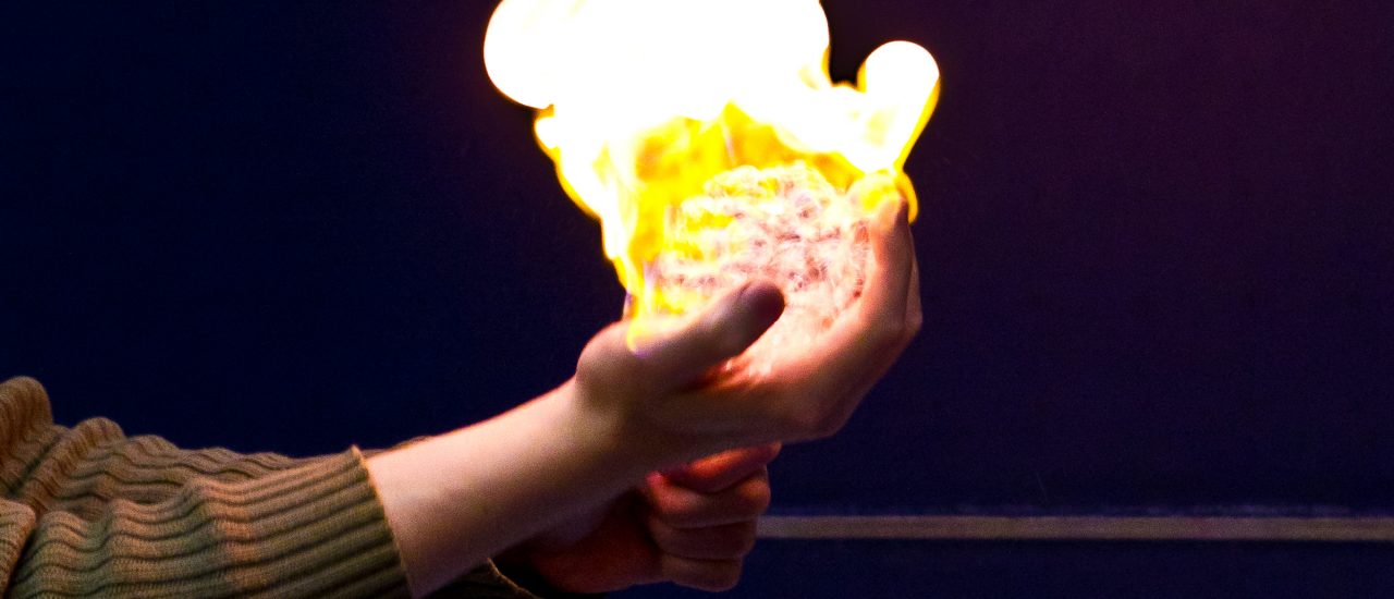 Methan ist ein entzündliches Gas. Foto: hand of fire 02. CC BY 2.0 | Photo Phlip / flickr.com