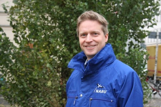 Lars Lachmann - ist Vogelexperte beim Naturschutzbund Deutschland. Foto: (c) NABU / Eric Neuling