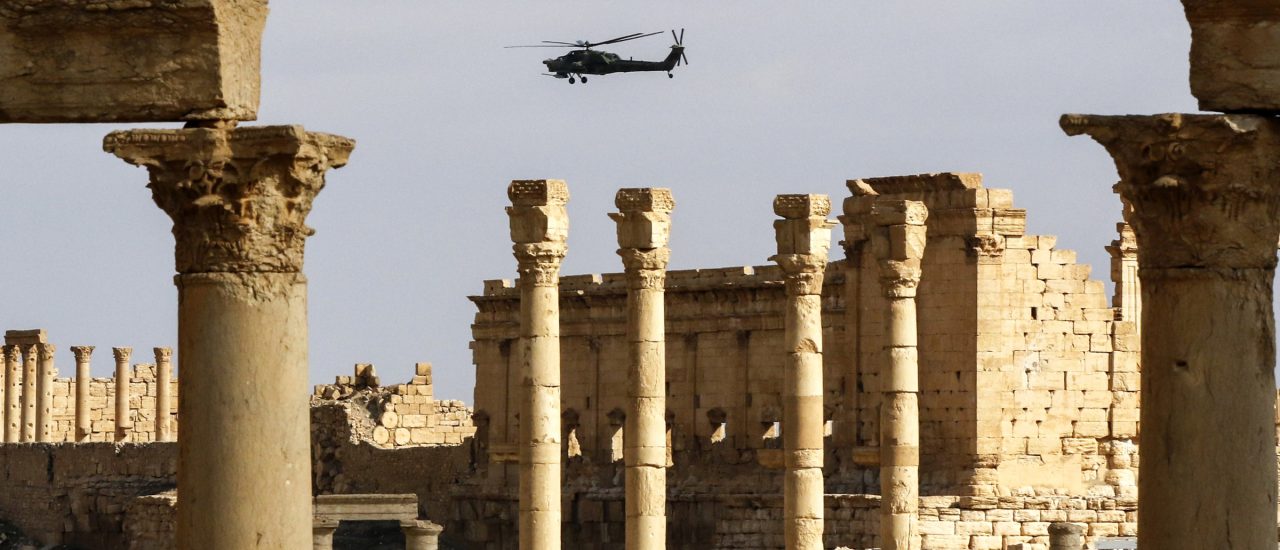 Hubschrauber über Palmyra. Foto:  Louai Beshara | AFP.
