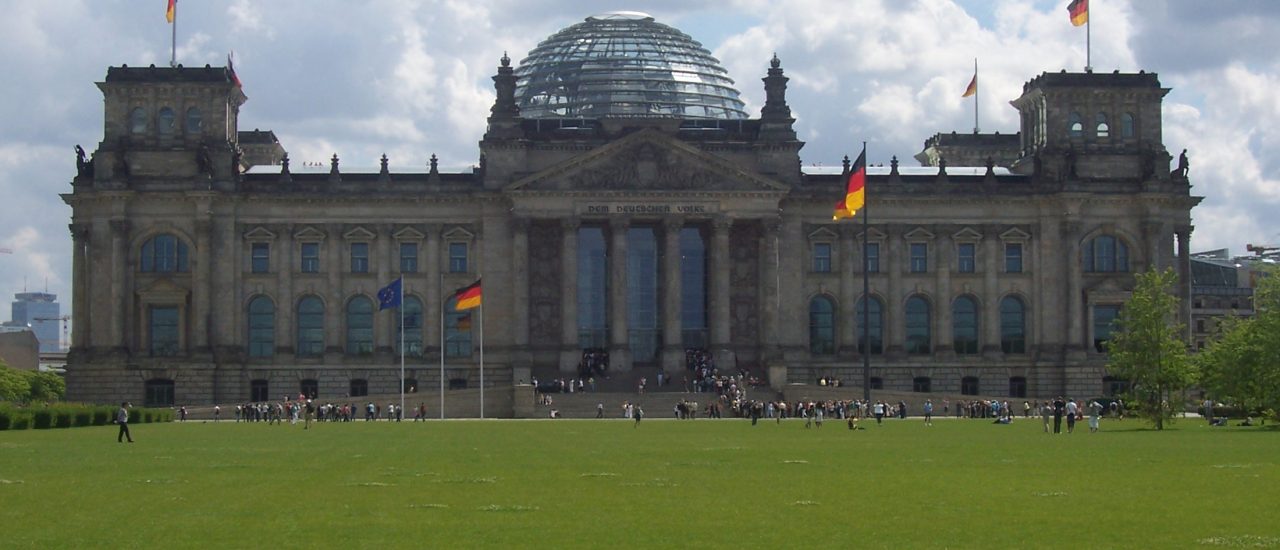 Die Kuppel des Bundestages soll Transparenz symbolisieren. Vor der Bundestagswahl sollen nun auch Wahldaten offener zugänglich gemacht werden. Foto: Bundestag CC BY-SA 2.0 | malditofriki / flickr.com