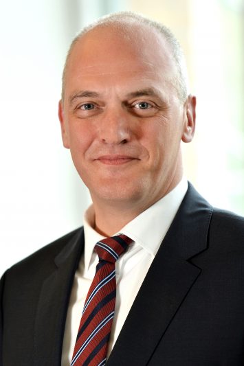 Carsten Drude - ist Schulleiter der Katholischen Schule für Pflegeberufe Dortmund und Vorsitzender des BLGS e. V.