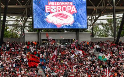 Die RB-Fankurve feiert beim Bayernspiel. Foto: John MacDougall | AFP
