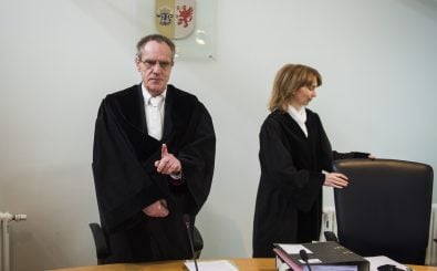 Klaus Kapisch, der vom Prozess ausgeschlossene Richter, im Neubrandenburger Landgericht. Foto: Odd Andersen / AFP