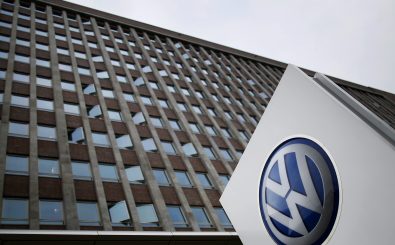 VW steckt in der Krise und windet sich mit PR-Höchstleistungen aus der Verantwortung. Die neuen Enthüllungen unterdessen lassen die Debatte wieder hochkochen. Foto: Ronny Hartmann | AFP