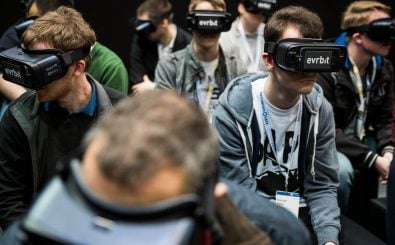 Virtual-Reality-Brillen sind mittlerweile einigermaßen erschwinglich. Foto: Odd Andersen | AFP