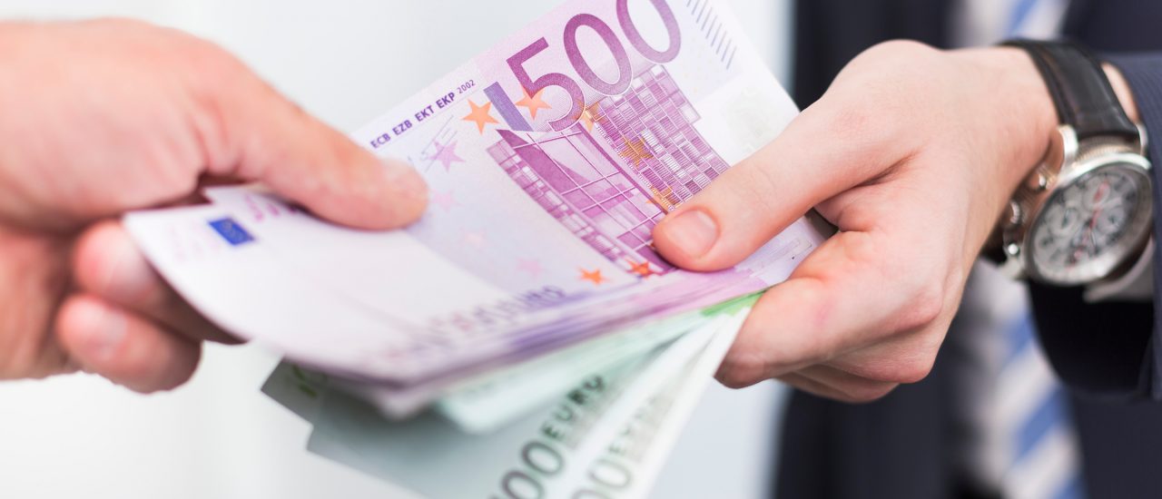 In Deutschland werden jedes Jahr Unsummen von Geld verschenkt und vererbt – und das unversteuert. Foto: CC0 1.0 | Jochen Zick | action press / flickr.com