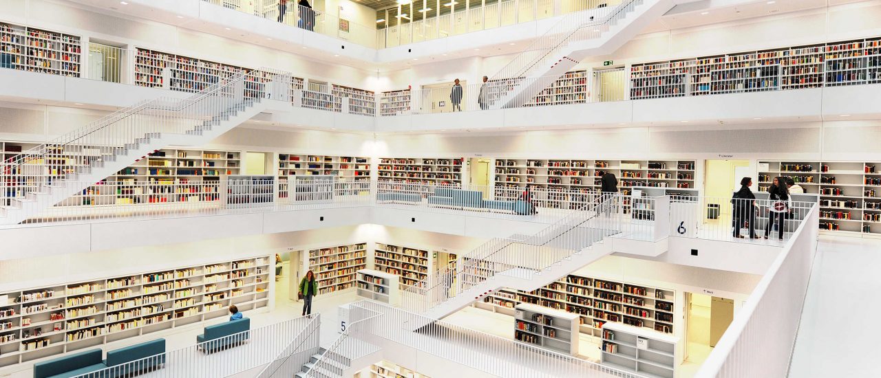 In der Universitätsbibliothek Stuttgart landen zum Beispiel die publizierten Texte. Foto: Bibliothek_Stuttgart_005 CC BY-SA 2.0 | Win_Photography / flickr.com