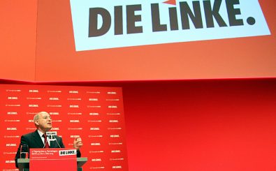 Gregor Gysi prägt die Partei nach wie vor. Spitzenkandidatin ist allerdings Sahra Wagenknecht. Foto: Bundesparteitag DIELINKE, Berlin2014_57 CC BY-SA 2.0 | Die Linke Nordrhein-Westfalen