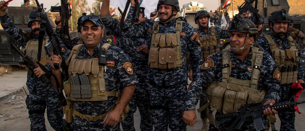 Irakische Polizisten feiern die Rückeroberung Mossuls. Foto: 