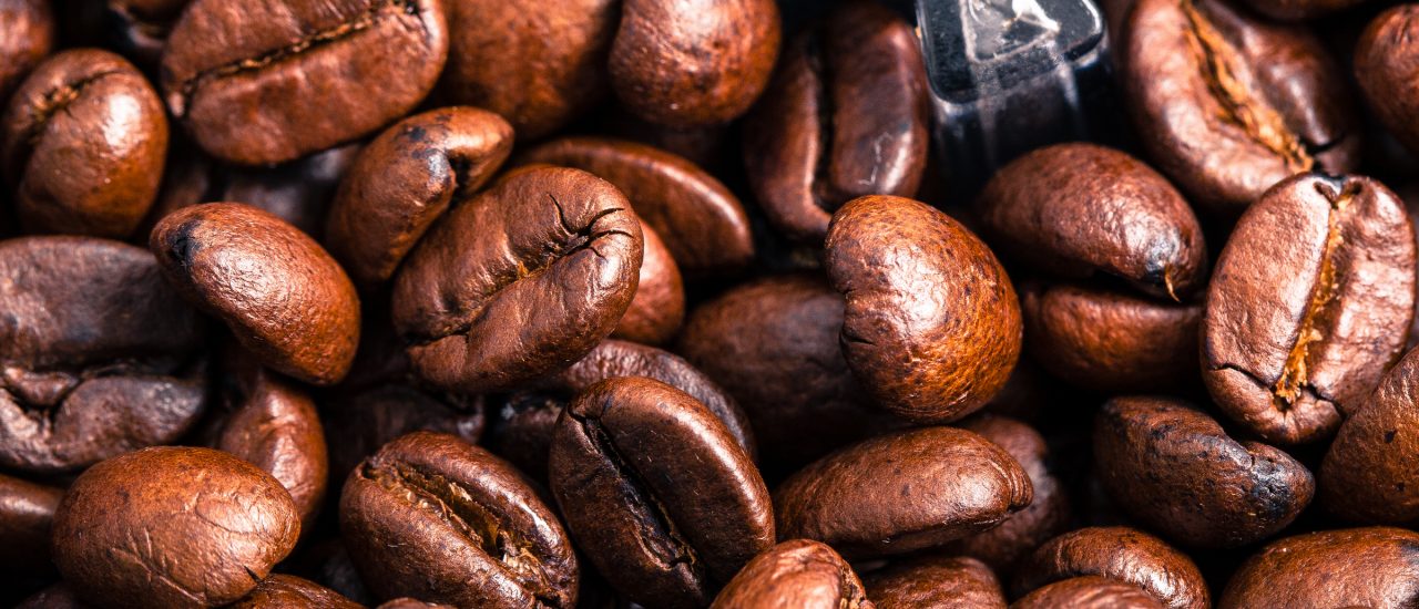 Kaffee gehört für viele Menschen zum Alltag. Doch wo kommt er her? Foto: roasted anti tiredness CC BY-NC-ND 2.0 | Frank Tasche | flickr.com