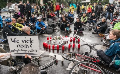 Mahnwache für einen getöteten Radfahrer am 30.6.2017 in Berlin. Foto: Norbert Michalke | Volksentscheid Fahrrad