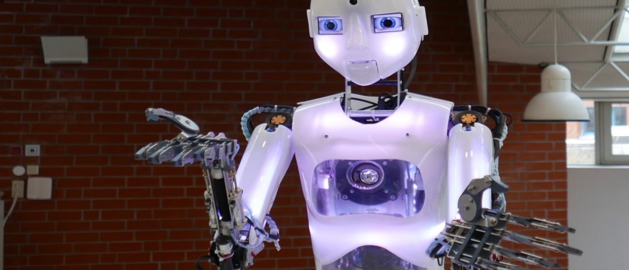 Soziale Roboter könnten der Menschheit in Zukunft helfen. Doch kann man ihnen trauen? Foto: Roboter | CC BY 2.0 | Jens kuu / flickr.com