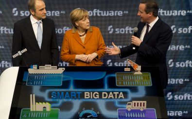 Angela Merkel auf der CeBIT: Für Parteien und Politiker ist es wichtig, genau zu wissen, wie der Wähler tickt. Big Data könnte den Parteien im Wahlkampf dabei helfen, das rauszufinden. Foto: John MacDougall | AFP