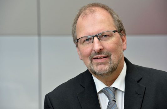 Heinz-Peter Meidinger - ist Präsident des Deutschen Lehrerverbands.