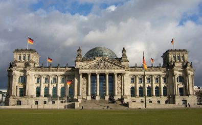 Vor dem Reichstag werden täglich tausende Touristenfotos gemacht. Foto: Reichstag | CC BY 2.0 | Jessica Spengler | flickr.com