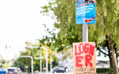 Wütende Wähler äußern sich lautstark – gegen Politiker und deren Plakate gleichmermaßen. Foto: Bundestagswahl 2017 #btw2017 AfD / credits: CC BY 2.0 | Markus Spiske / flickr.com