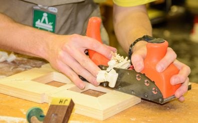 In vielen Berufen werden in Zukunft Arbeiter fehlen: So zum Beispiel im Handwerk. Foto: Tischler Landesmeisterschaften Salzburg 2016 CC BY-SA 2.0 | wohnblogAt / flickr