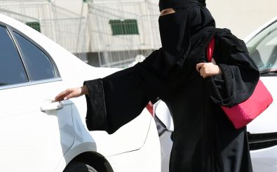 Bald dürfen Frauen in Saudi-Arabien selbst hinterm Lenkrad sitzen und sind nicht mehr auf Mann oder Taxi angewiesen. Foto: Fayez Nureldine | AFP