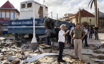 Willem-Alexander schaut sich die Zerstörung in der Karibik an. Foto: Vincent Jannink | AFP