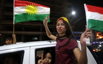 Kurden feiern in der irakischen Stadt Erbil das Referendum zur Unabhängigkeit der kurdischen Regionen im Norden des Landes. Foto: Safin Hamed | AFP