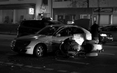 Je mehr Unfälle mit einem Fahrzeugmodell verursacht werden, desto höher ist die Typklasse. Foto: Frankfurt am Main – Car crash | CC BY 2.0 | Picturepest / flickr.com
