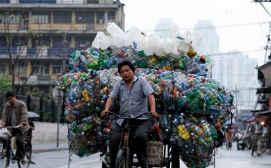 In „Plastic Planet“ bereist der Filmemacher Thomas Kirschner die ganze Welt, um die Probleme aufzudecken, die unser Plastikkunsum hervorruft. Pressefoto | © thomaskirschner.com