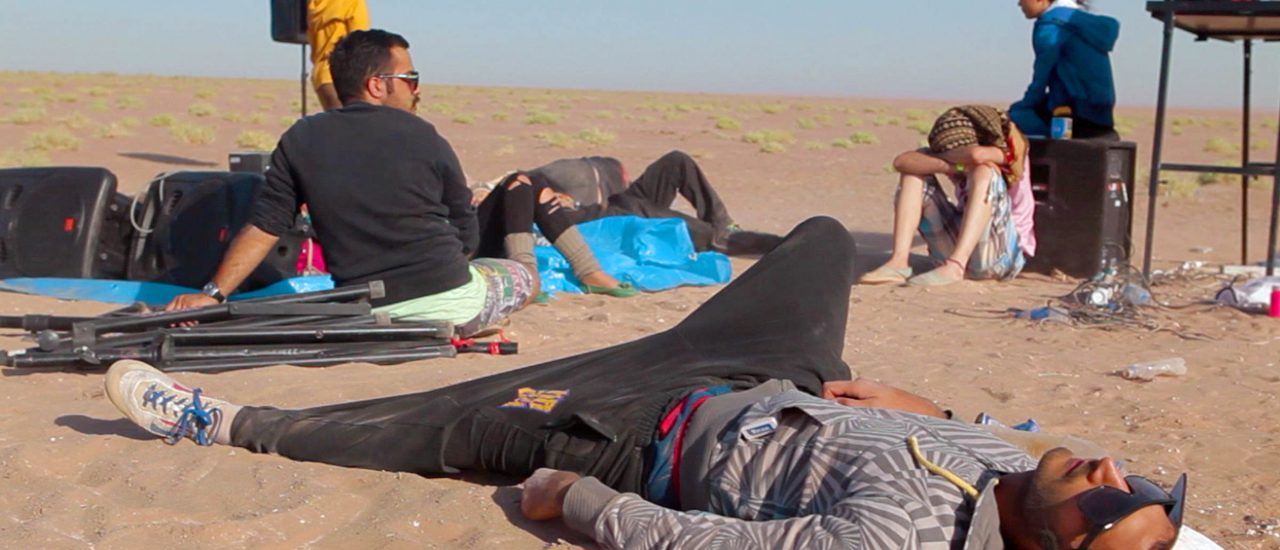 Die Technoszene des Irans trifft sich im Untergrund – oder eben in der Wüste. Foto: | http://www.ravingiran.com