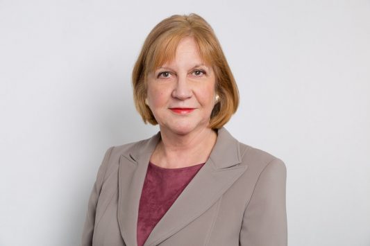 Werena Rosenke - ist stellvertretende Geschäftsführerin bei der Bundesarbeitsgemeinschaft Wohnungslosenhilfe e.V.