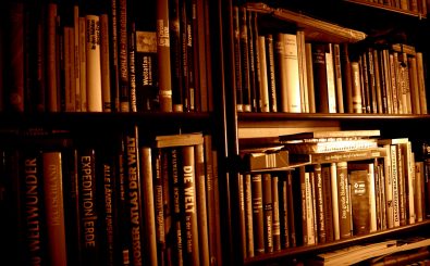 Bücher kennen sich mit fast allem aus – man muss nur wissen, wo sie stehen. Foto: books CC BY-SA 2.0 | Stiller Beobachter / flickr.com
