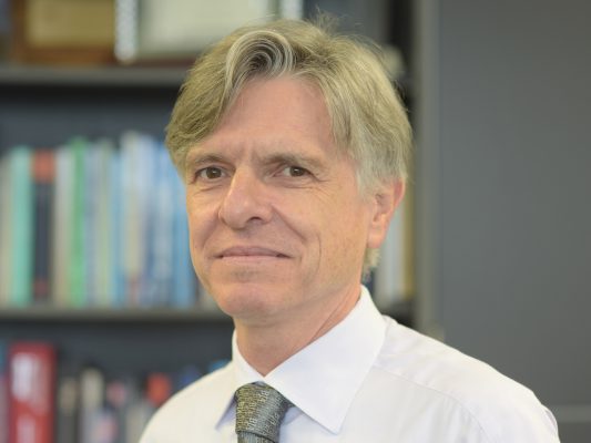 Prof. Dr. Christoph Stein - ist Direktor der Klinik für Anästhesiologie mit Schwerpunkt operative Intensivmedizin an der Berliner Charité.