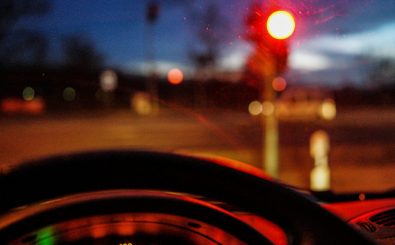Wenn Autos und Ampeln kommunizieren, könnte das den Verkehr sicherer machen. Foto: Red Light | Matthias Ripp / CC BY 2.0 / flickr.com