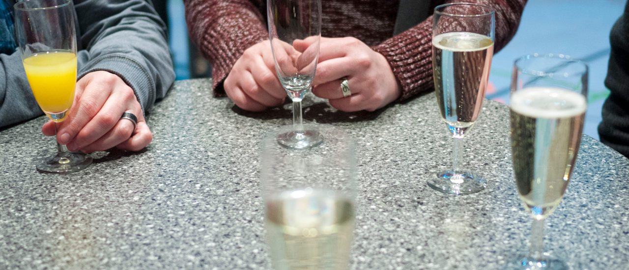 Alkohol trinken als ganz normales soziales Event. Wie gefährlich ist das? Foto: stadtkapelle bad vilbel 2013 | CC BY 2.0 | samchills / flickr.com