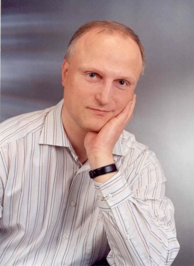 Axel Schönberger - ist Professor für Romanistik in Bremen und für eine Abspaltung Kataloniens. 