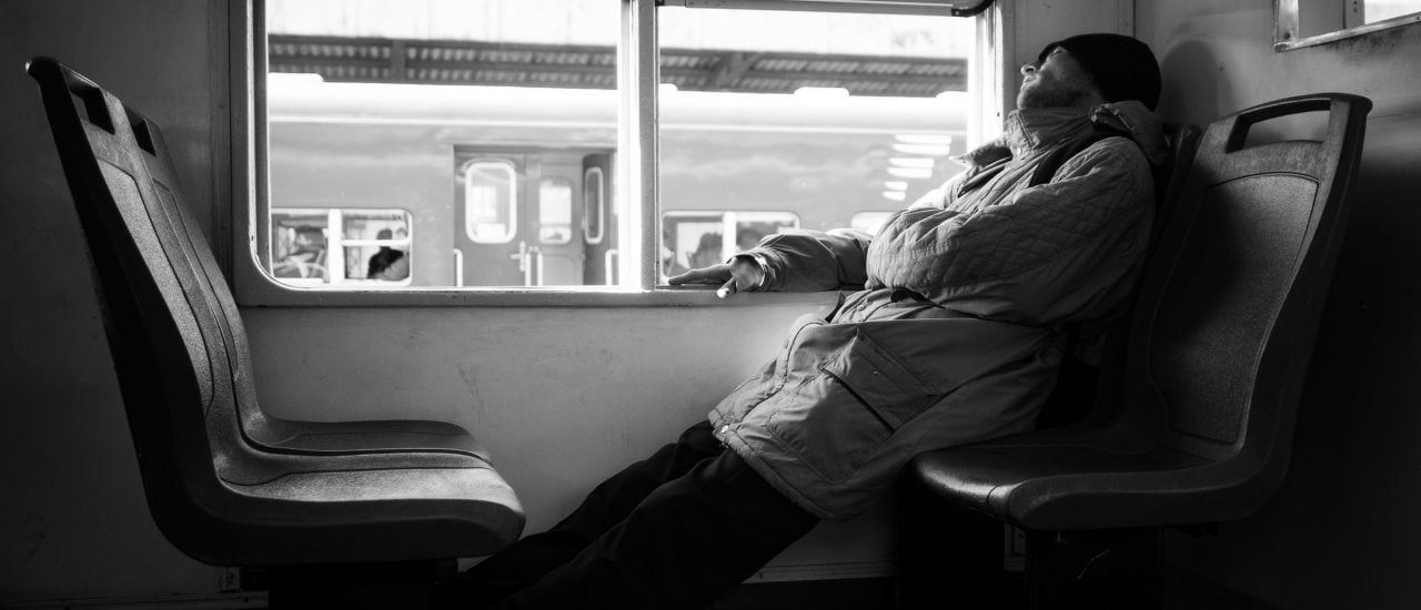 Warten auf den Anschluss. Gestrandete Reisende können sich bei den Verkehrsunternehmen beschweren. Vermitteln kann die SÖP. Foto: CC BY 2.0 | Nicolas Alejandro / flickr.com
