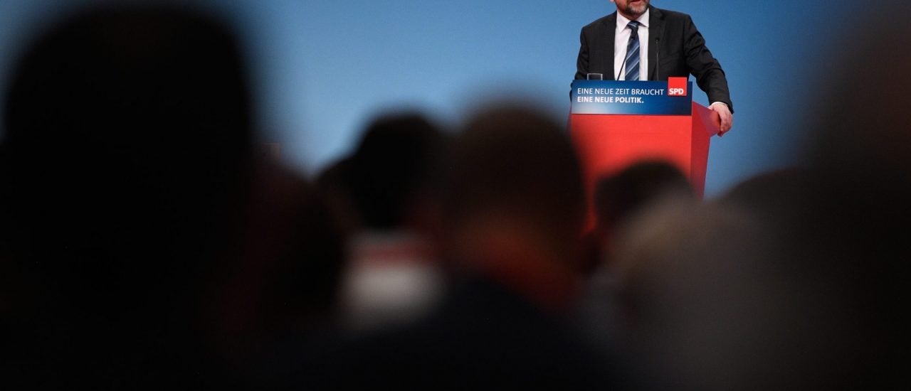 Richtig durchgedrungen zu den Genossen ist Martin Schulz auf dem SPD-Parteitag nicht. Foto: Sascha Schürmann | AFP