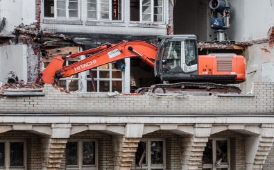 Auch das Restaurant Minsk in Potsdam könnte demnächst so abgerissen werden. Foto: Excavator; Bagger | CC BY 2.0 | Mark Michaelis / flickr.com