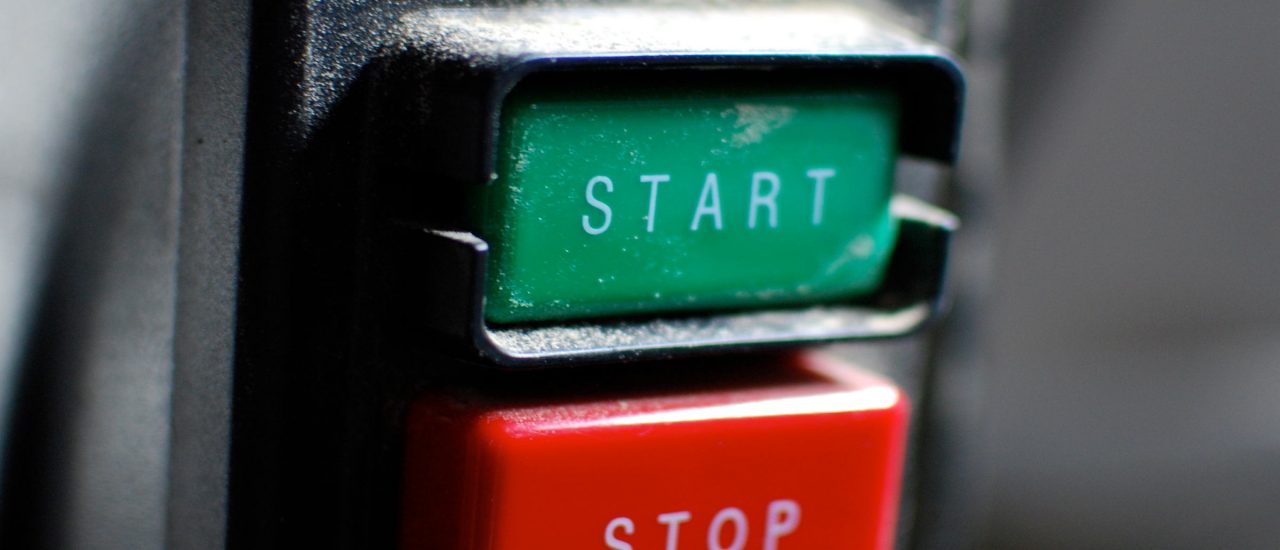Manchmal muss man bei der Karriereplanung einfach auch mal den Stopp-Knopf drücken, um voran zu kommen. Foto: Start/Stop | CC BY 2.0 | Kevin Gessner / flickr.com