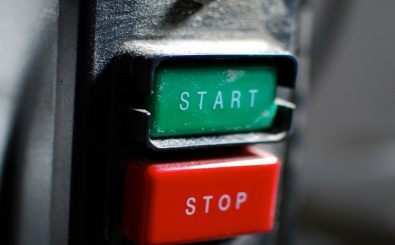 Manchmal muss man bei der Karriereplanung einfach auch mal den Stopp-Knopf drücken, um voran zu kommen. Foto: Start/Stop | CC BY 2.0 | Kevin Gessner / flickr.com